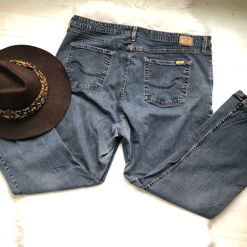 Signature by Levi Strauss & Co. Women's Mid Rise Bootcut Jeans 24W Short